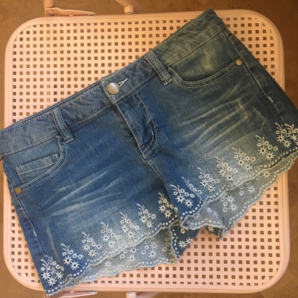 Forever 21 Detailed Eyelet Trim Blue Denim Shorts